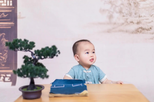 定安宝宝什么时候攒肚